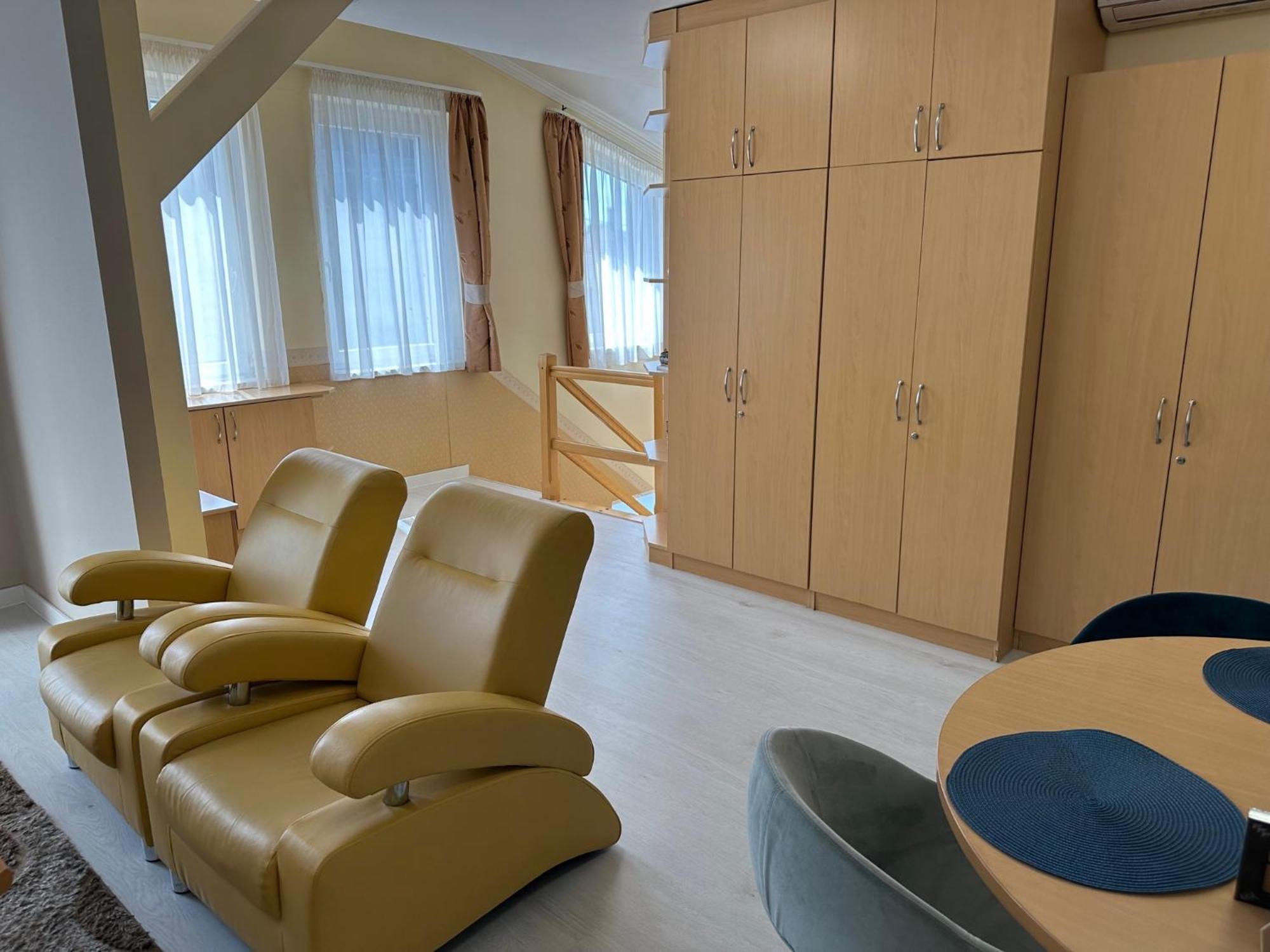 Komárom Hotel Forras מראה חיצוני תמונה