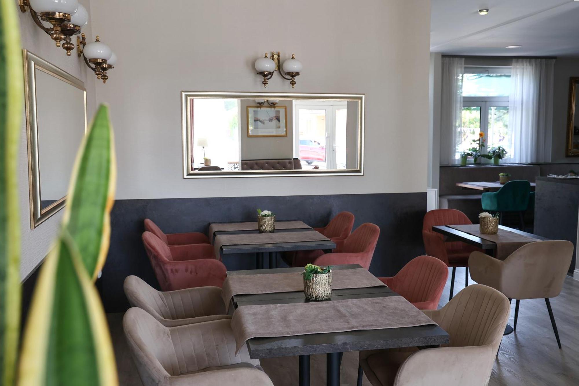 Komárom Hotel Forras מראה חיצוני תמונה