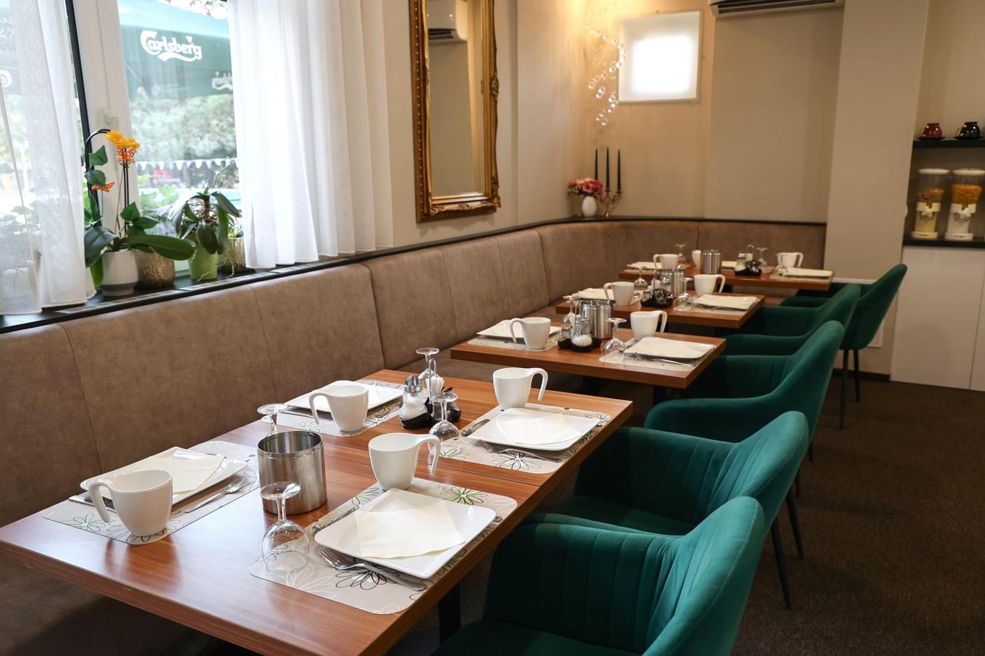 Komárom Hotel Forras מראה חיצוני תמונה