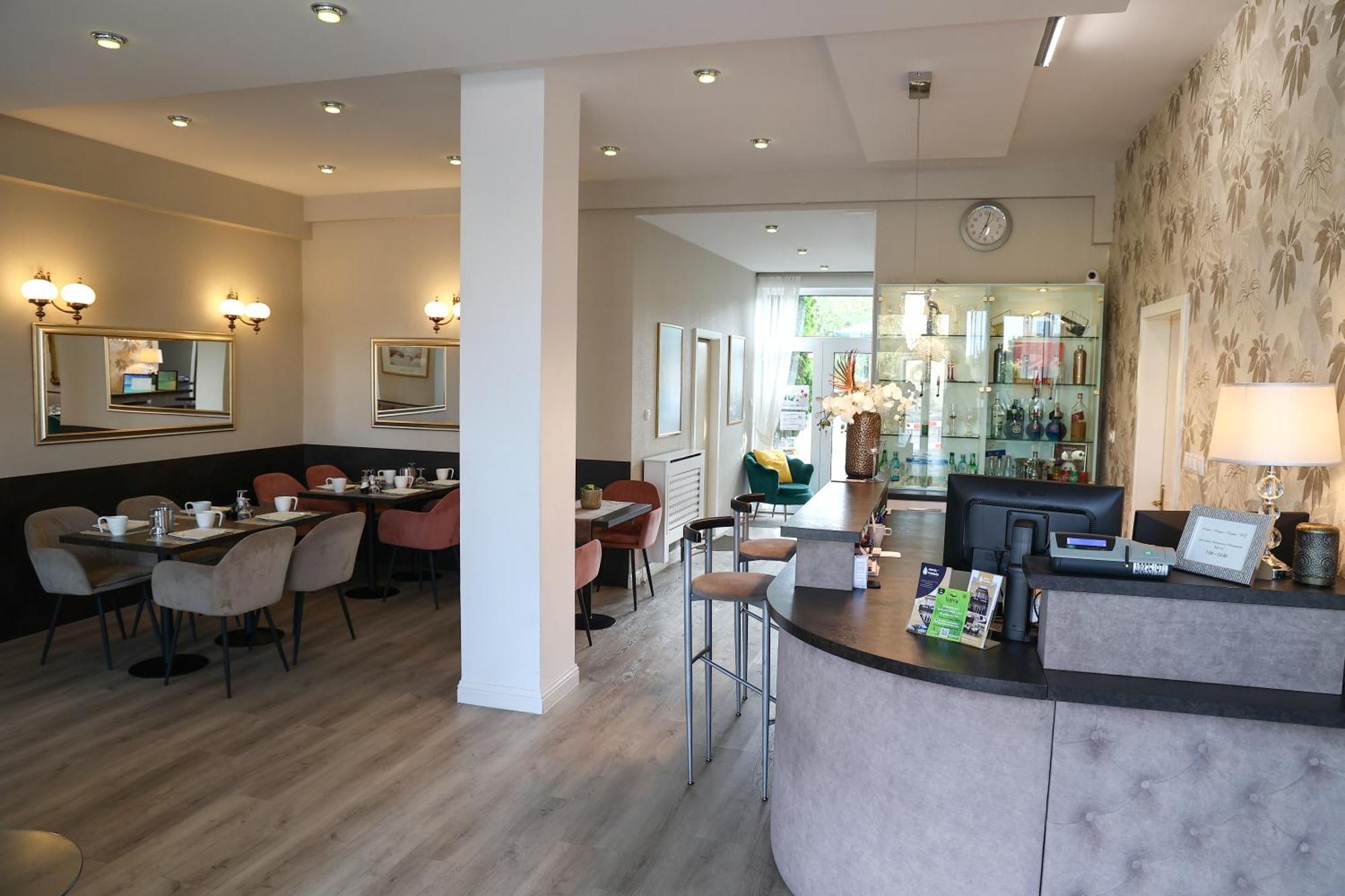 Komárom Hotel Forras מראה חיצוני תמונה