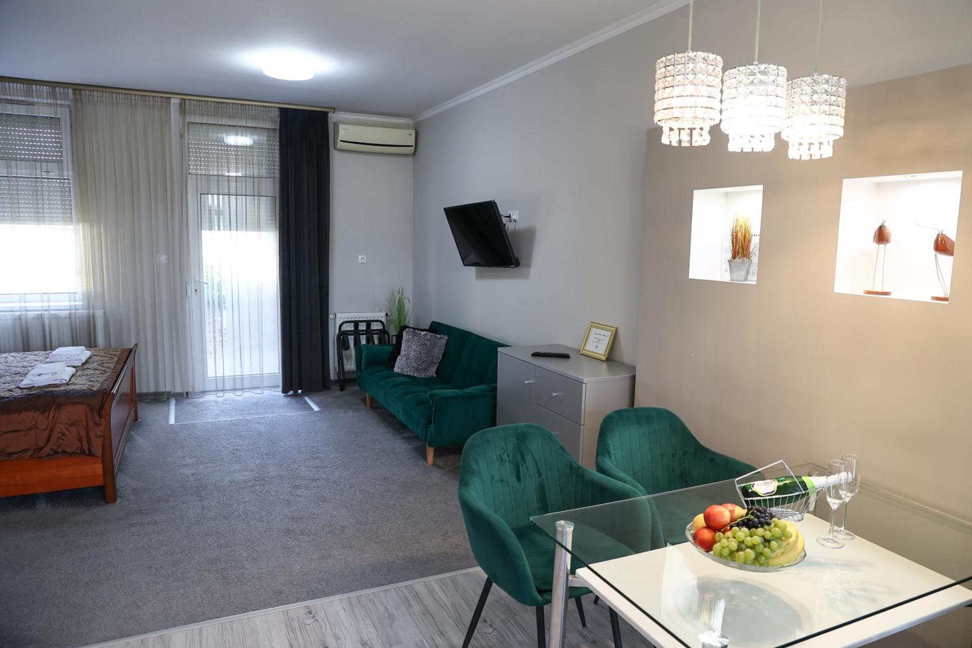 Komárom Hotel Forras מראה חיצוני תמונה