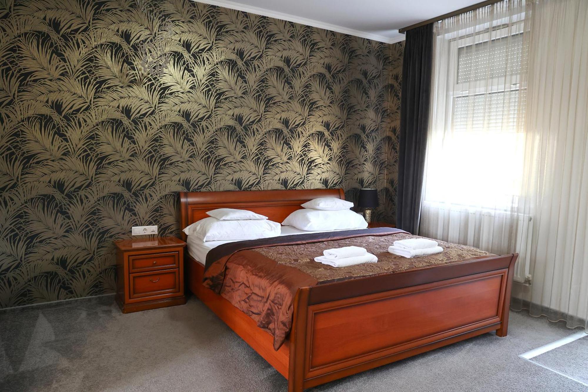 Komárom Hotel Forras מראה חיצוני תמונה