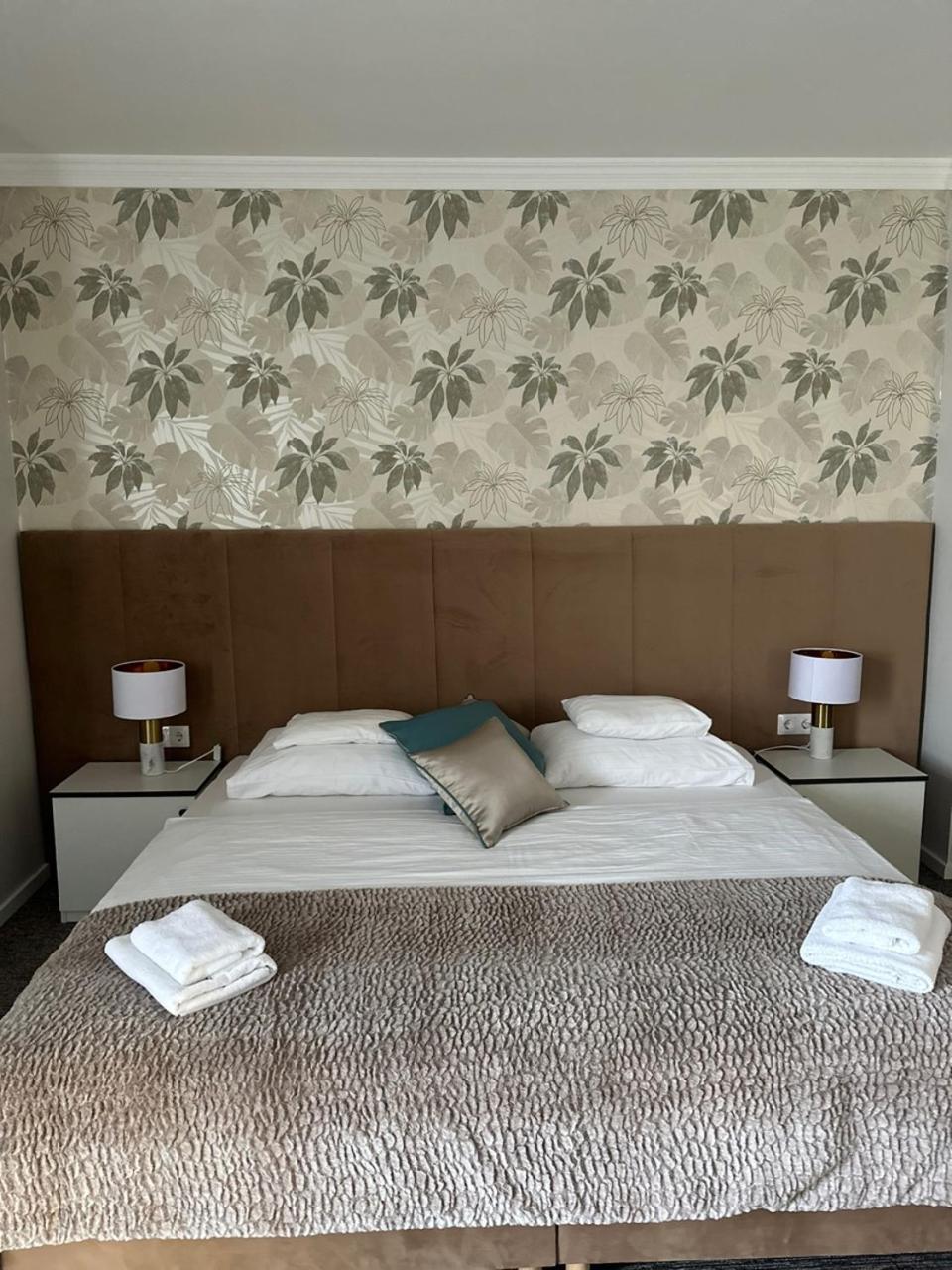 Komárom Hotel Forras מראה חיצוני תמונה