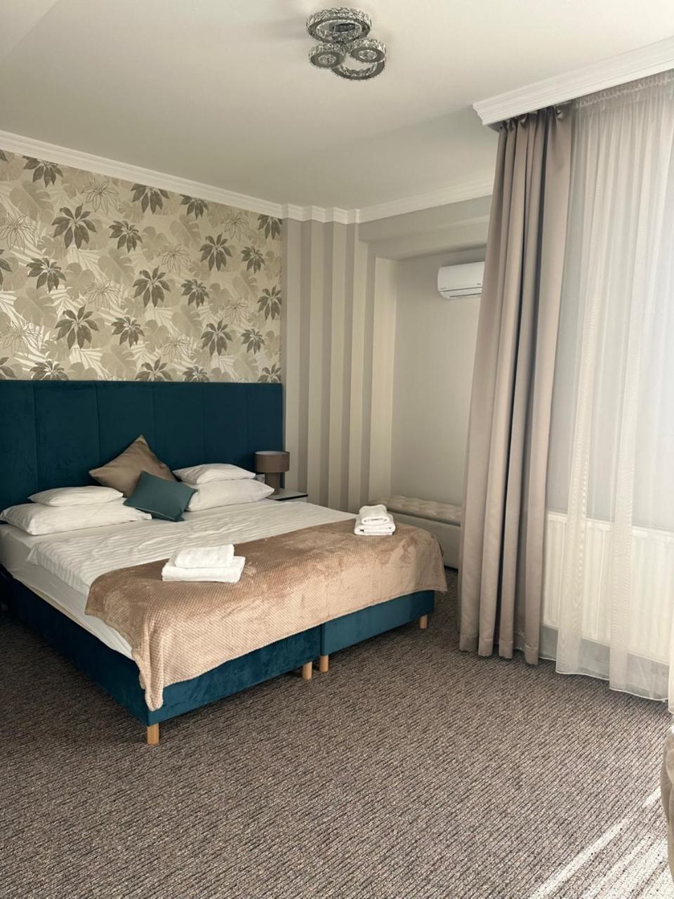 Komárom Hotel Forras מראה חיצוני תמונה