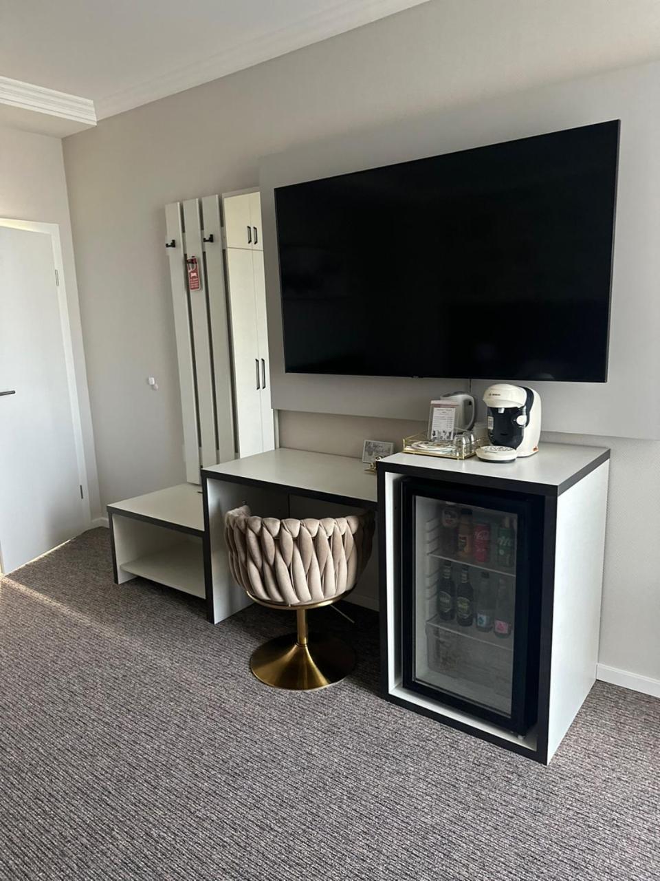Komárom Hotel Forras מראה חיצוני תמונה
