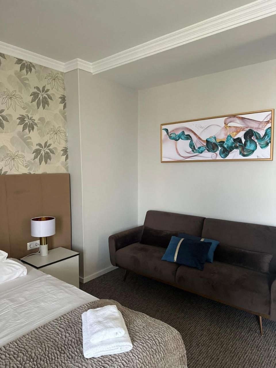 Komárom Hotel Forras מראה חיצוני תמונה
