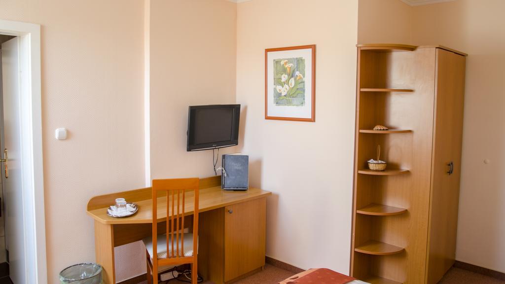 Komárom Hotel Forras מראה חיצוני תמונה