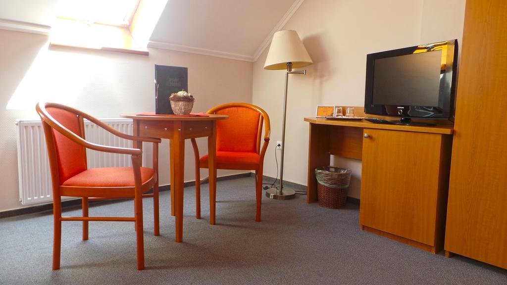 Komárom Hotel Forras מראה חיצוני תמונה