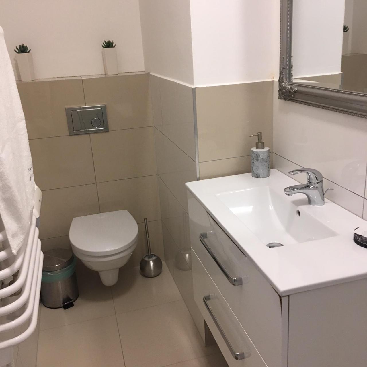 Komárom Hotel Forras מראה חיצוני תמונה