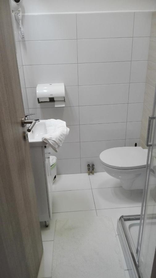 Komárom Hotel Forras מראה חיצוני תמונה